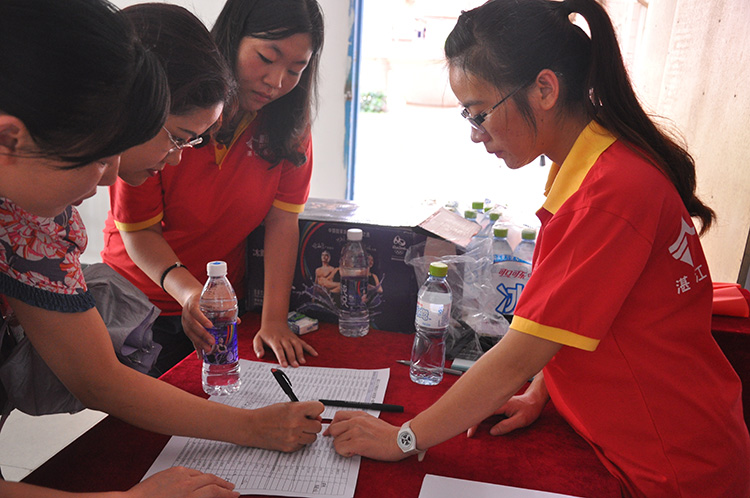 �����v����HR��m����